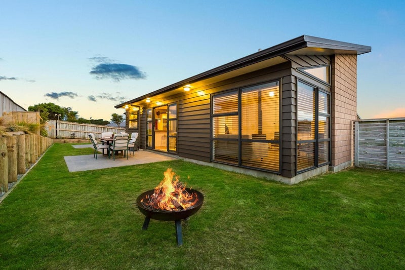 42 Mo Street, Camborne, Porirua - Carousel 2