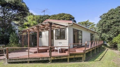 15 Waiata Road, Onetangi, Waiheke Island - Carousel 1