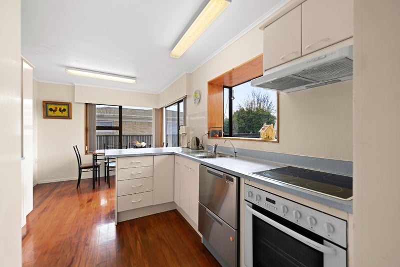 49 Fenwick Crescent, Hillcrest, Hamilton - Carousel 2