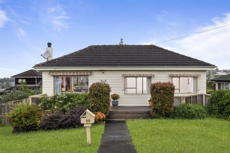 1/10 Kiteroa Terrace, Rothesay Bay, Auckland - Carousel 1