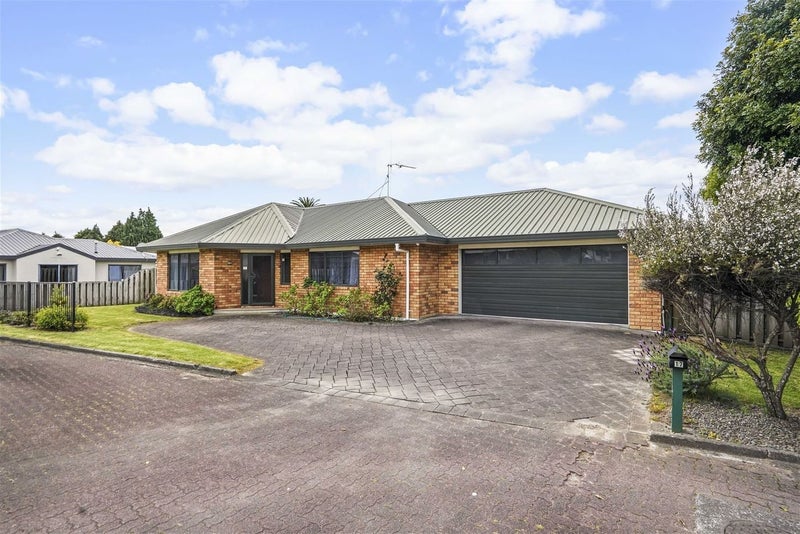 17 Mews Place, Forest Lake, Hamilton - Carousel 1