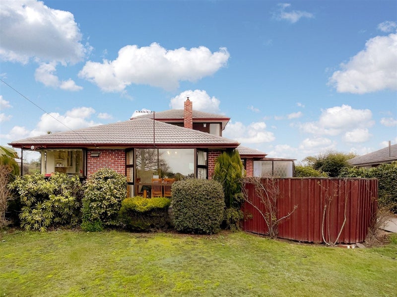 15 Sevenoaks Drive, Bryndwr, Christchurch - Carousel 1