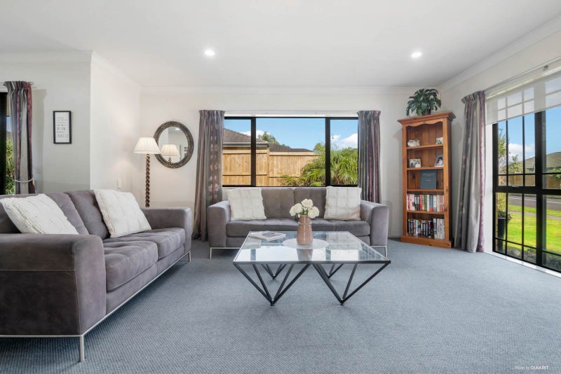 34 Croftview Road, Wattle Downs, Auckland - Carousel 2