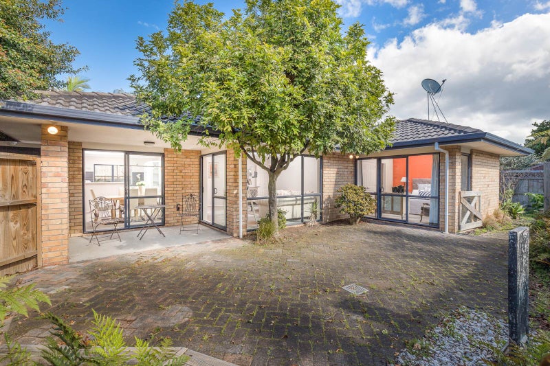10 Lushington Place, Huntington Park, Auckland - Carousel 1