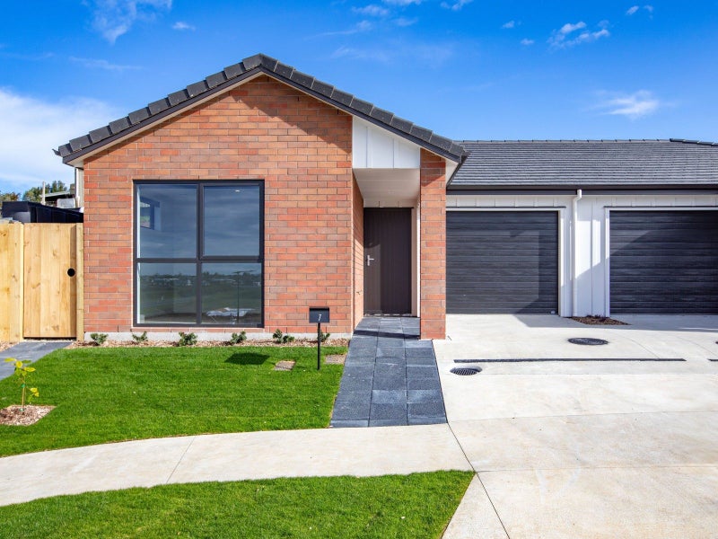 7 Waruhia Crescent, Rototuna North, Hamilton - Carousel 1