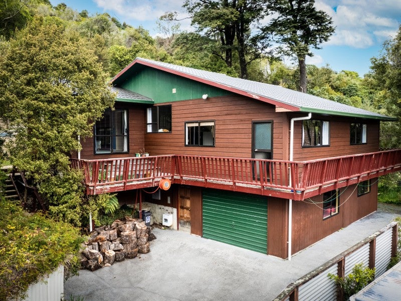 14 Garnet Grove, Birchville, Upper Hutt - Carousel 1