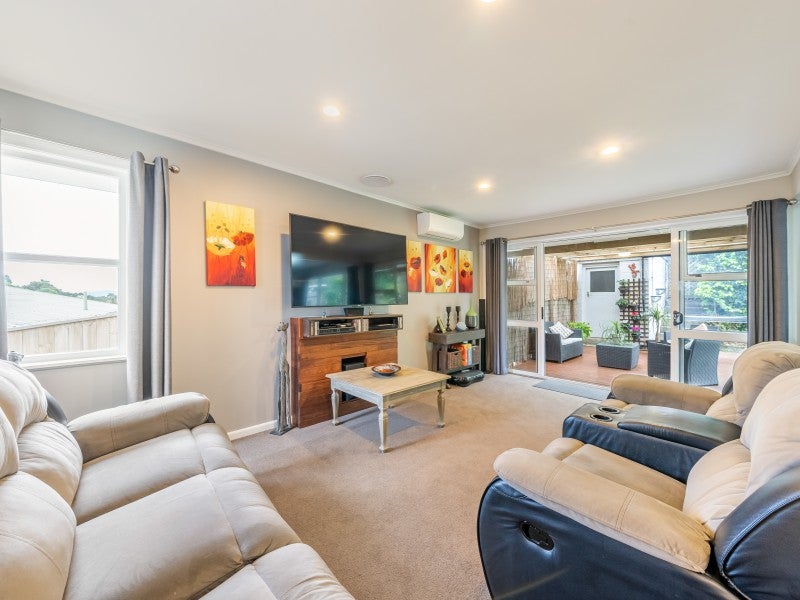 16 Barberry Grove, Maungaraki, Lower Hutt - Carousel 2