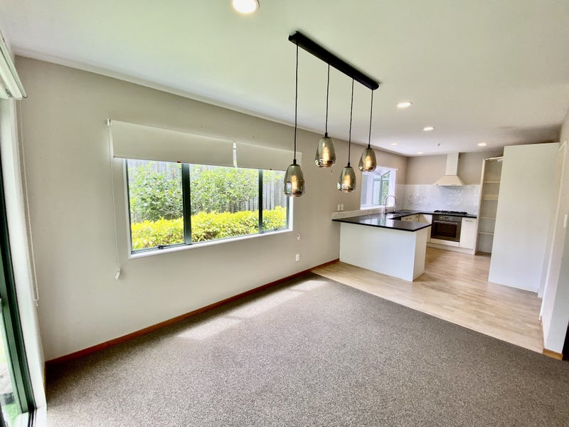 2/16 Stoneleigh Court, Sunnynook, Auckland - Carousel 2