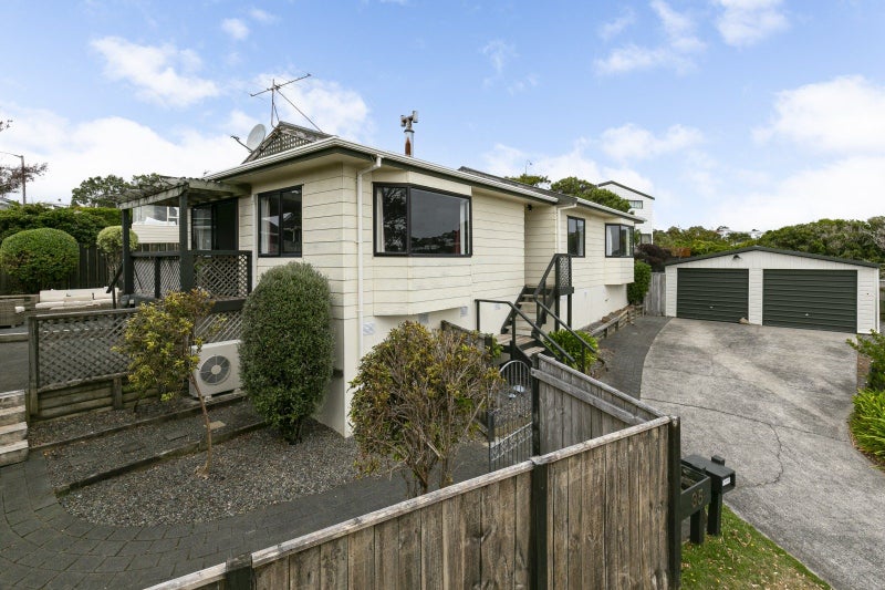 35 Pelorous Street, Paparangi, Wellington - Carousel 2