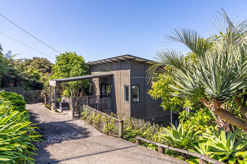 16 Wellington Road, Surfdale, Waiheke Island - Carousel 17