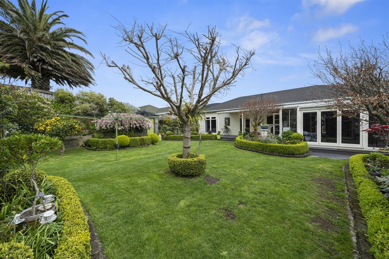 38 Handyside Street, Tawa, Wellington - Carousel 2