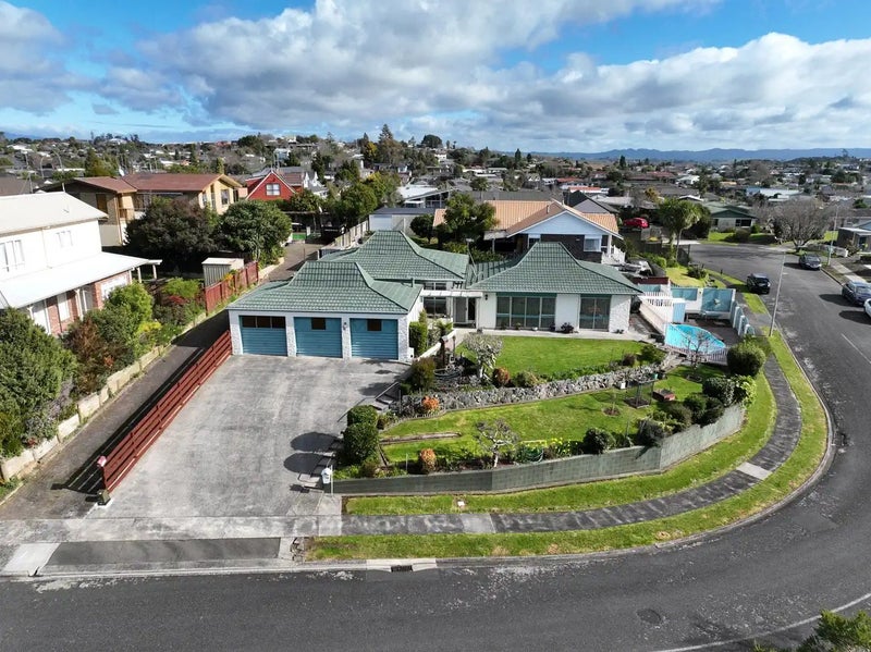 9 Leyton Place, Nawton, Hamilton - Carousel 1