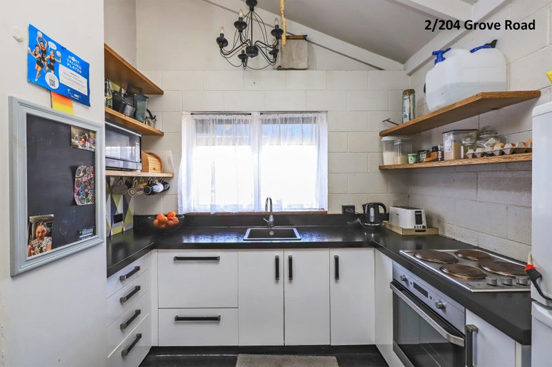 1/204 Grove Road, Mayfair, Hastings - Carousel 1