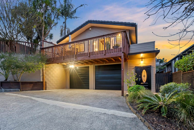 17D Nui Mana Place, Te Atatu South, Auckland - Carousel 1