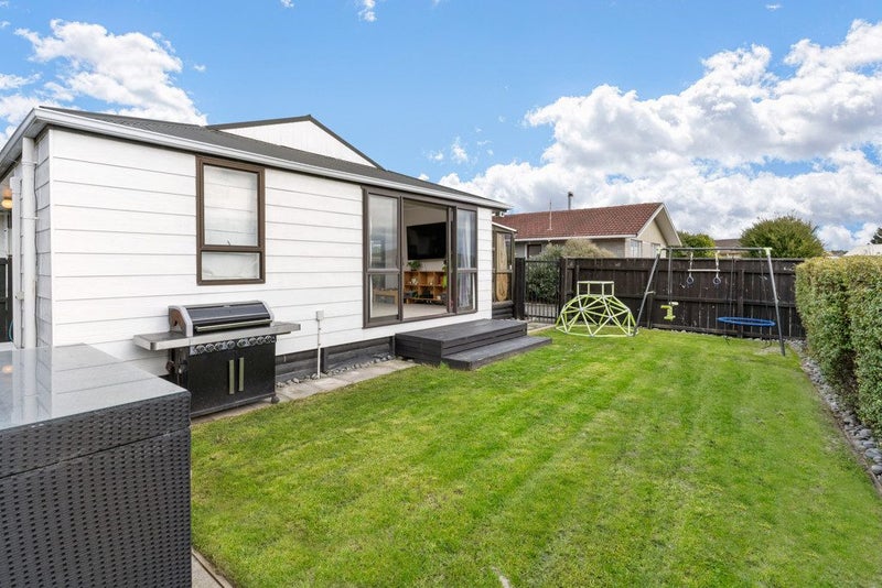 11 Tamarisk Place, Parklands, Christchurch - Carousel 1