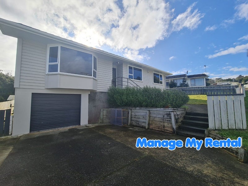 8 Christchurch Crescent, Kelson, Lower Hutt - Carousel 1