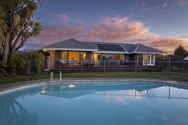 6 Tothill Place, Papanui, Christchurch - Carousel 1