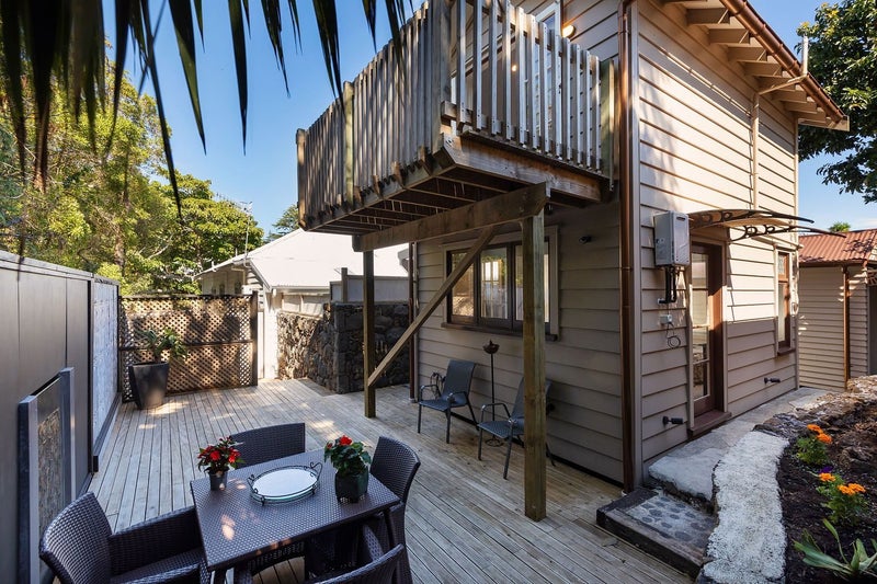 8 Thanet Avenue, Sandringham, Auckland - Carousel 1