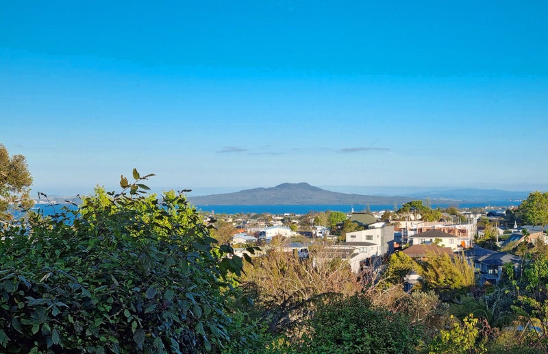 1/112 Sunrise Avenue, Mairangi Bay, Auckland - Carousel 2