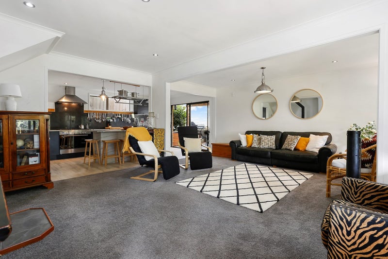 1/1 Sharon Road, Waiake, Auckland - Carousel 1