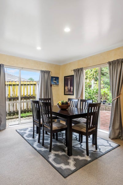 24 Loughinisland Place, Weymouth, Auckland - Carousel 2