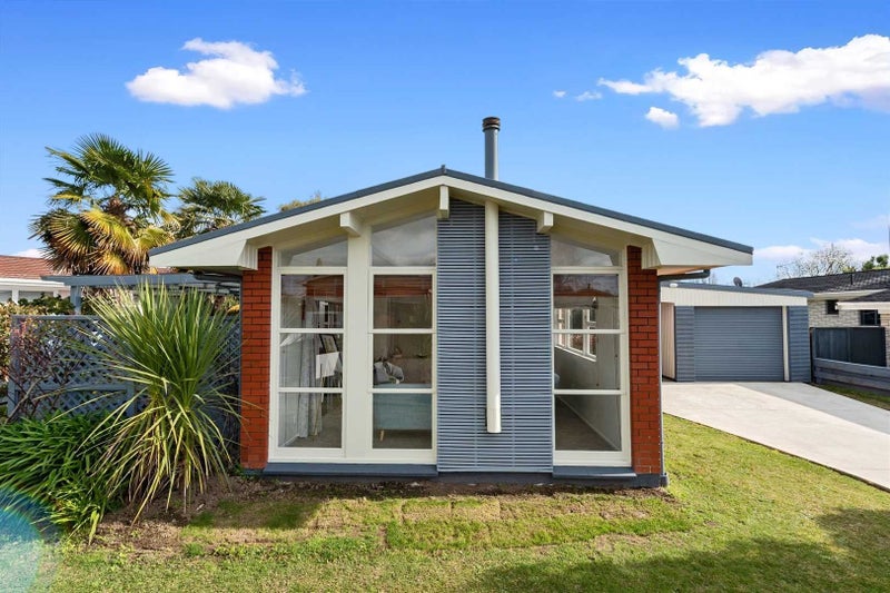 5 Bernard Street, Chedworth, Hamilton - Carousel 2