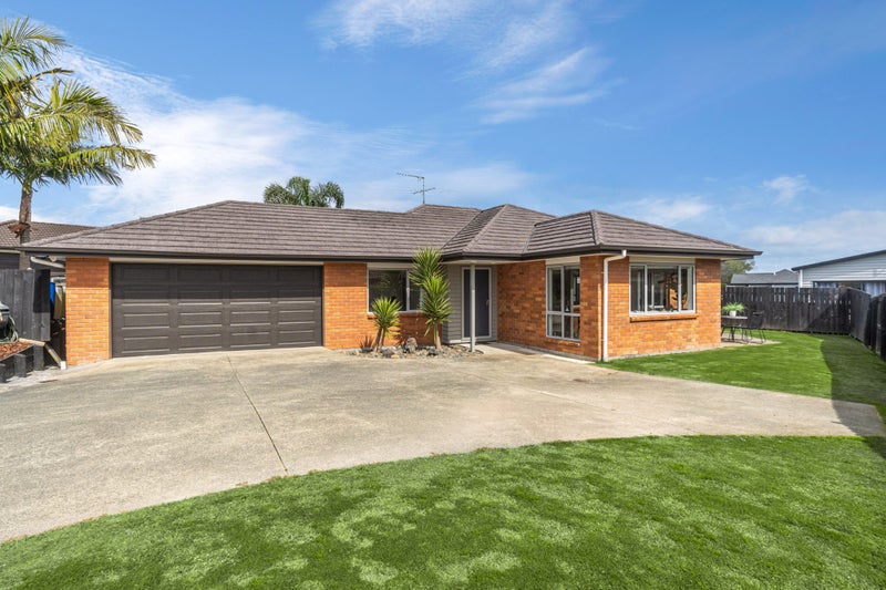 16 McWhirters Farm Lane, Massey, Auckland - Carousel 1