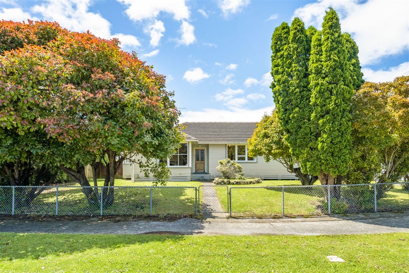 2 Mary Crescent, Elderslea, Upper Hutt - Carousel 1