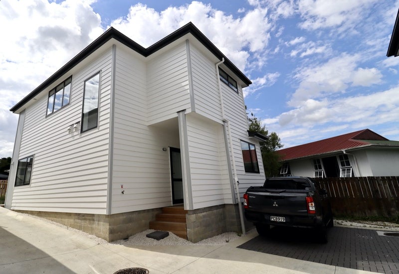 127 Oreil Avenue, West Harbour, Auckland - Carousel 1