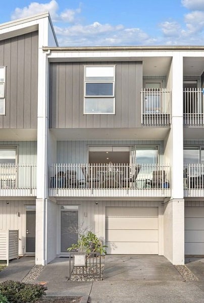 33 Bonnette Road, Flat Bush, Auckland - Carousel 1