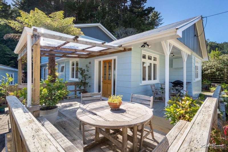 33 Elmslie Road, Pinehaven, Upper Hutt - Carousel 1