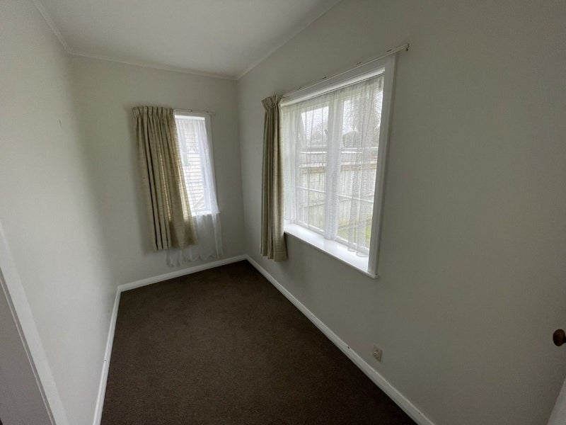 6 Raymond Terrace, Fairfield, Lower Hutt - Carousel 9