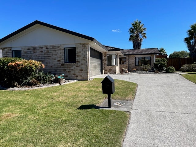 32 Madeleine Terrace, Papamoa Beach, Papamoa - Carousel 1