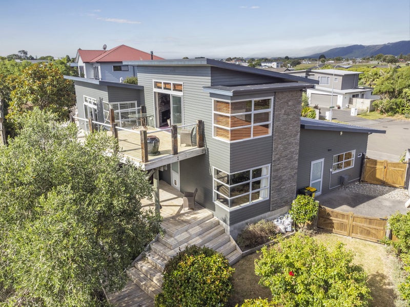 11 Metzenthin Close, Raumati South, Paraparaumu - Carousel 1