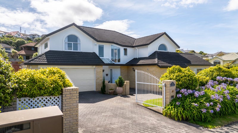 138 Westchester Drive, Churton Park, Wellington - Carousel 1