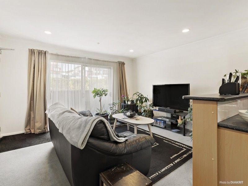 9/3 Kelvin Grove, Te Aro, Wellington - Carousel 2