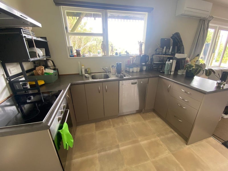 1 Flint Way, Northland, Wellington - Carousel 7