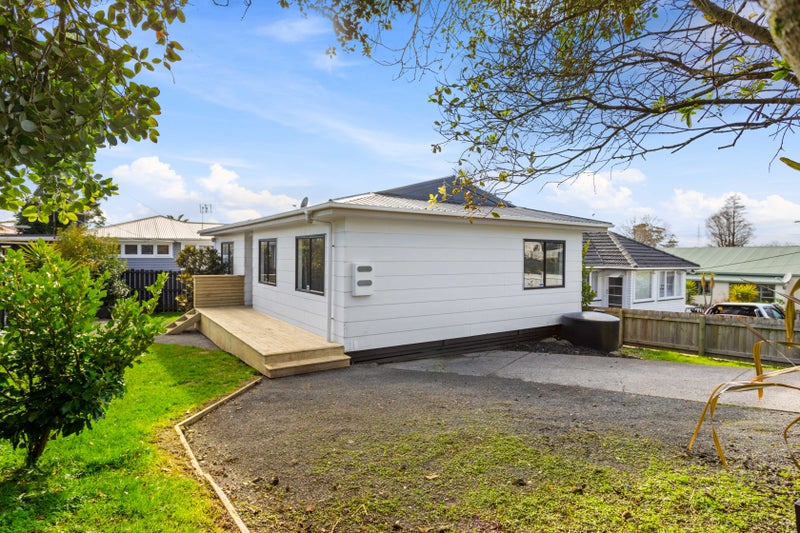1/63 Beaubank Road, Kelston, Auckland - Carousel 1