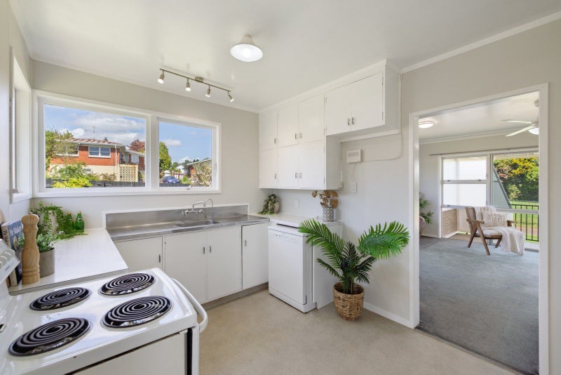 3 Wayne Place, Judea, Tauranga - Carousel 2