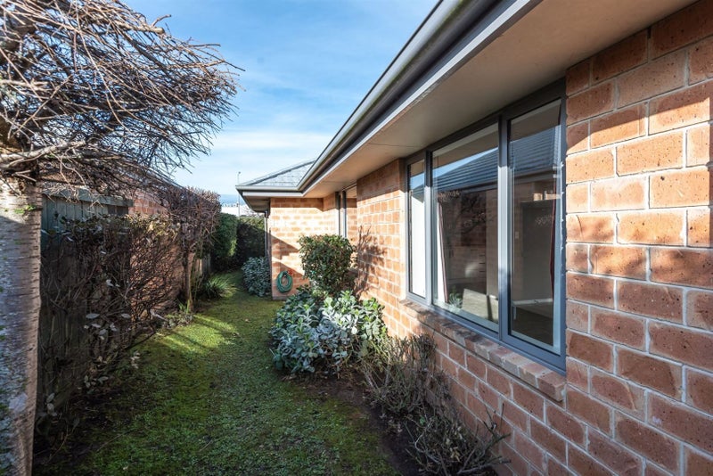 27 Bayliss Close, Northwood, Christchurch - Carousel 11