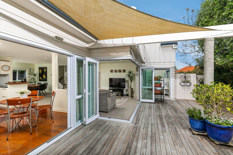 2/42 East Coast Road, Milford, Auckland - Carousel 2