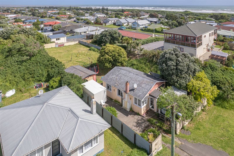 16 Taupata Street, Castlecliff, Whanganui - Carousel 1