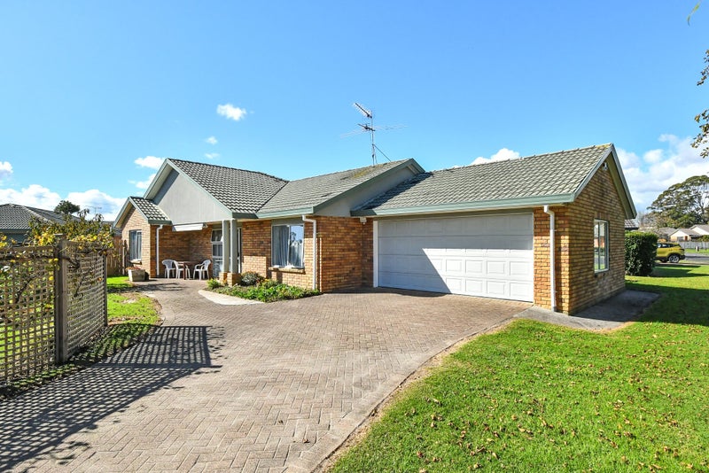 33 Sheriff Place, Randwick Park, Auckland - Carousel 2