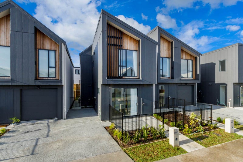 7 Porowha Road, Westgate, Auckland - Carousel 1