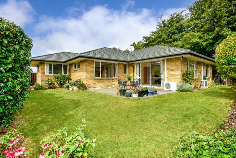 21 Villa Grove, Ilam, Christchurch - Carousel 1