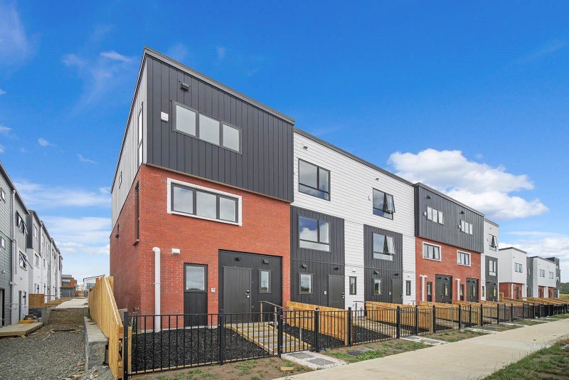 14B Picturesque Drive, Flat Bush, Auckland - Carousel 1