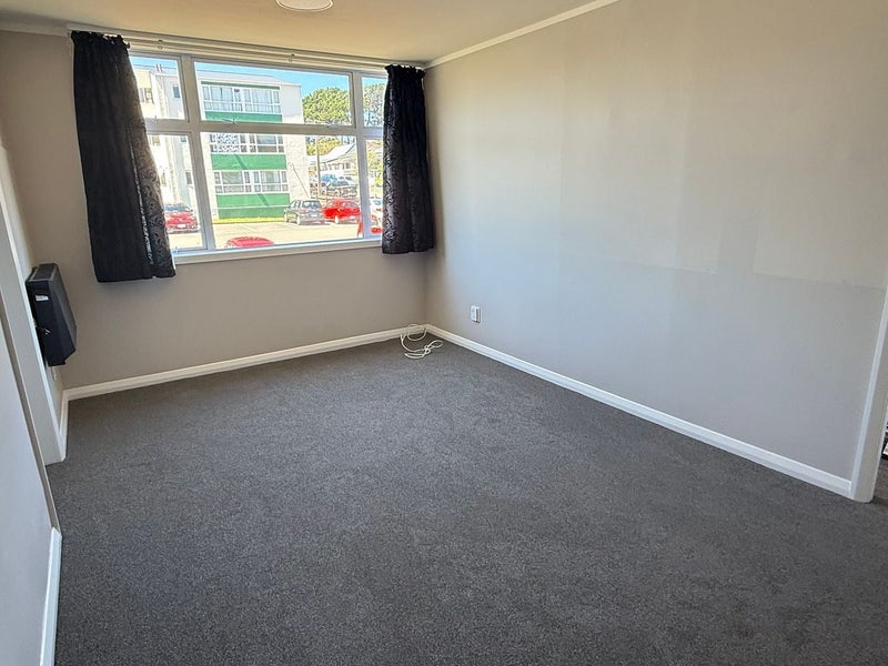 7/16 Angus Avenue, Berhampore, Wellington - Carousel 1