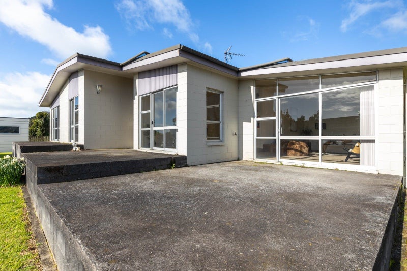 108 Riversdale Drive, Merrilands, New Plymouth - Carousel 2