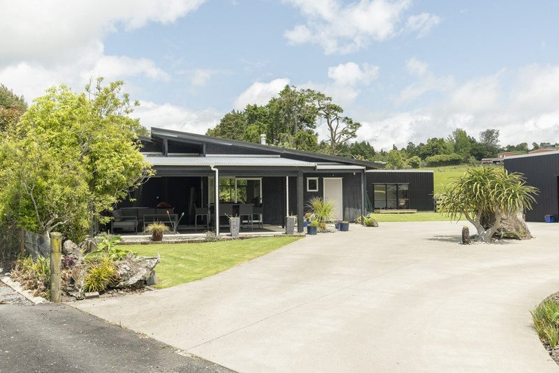 18 Main Road, Kamo - Carousel 2