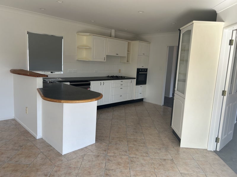 22 De Havilland Drive, Goodwood Heights, Auckland - Carousel 2